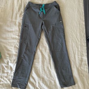 Figs yola skinny scrub pants in graphite